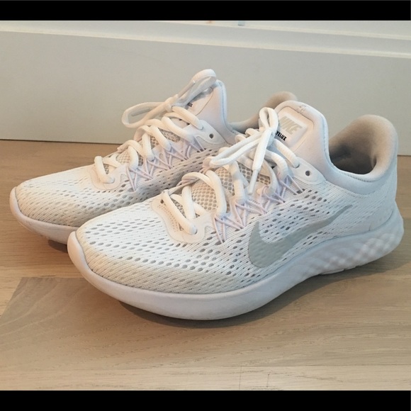 Nike Shoes - Women’s Nike Skyelux 6.5